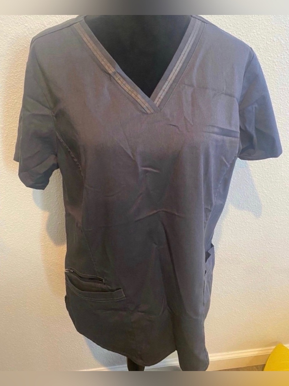 Women's Short Sleeve V-Neck Scrub Top - (Size XL)